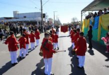 Desfile de 7 de Setembro reúne milhares de pessoas na Avenida Beira Mar em Balneário Gaivota