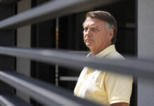 Preso e fora das urnas, Bolsonaro emerge como um dos maiores vencedores do primeiro turno