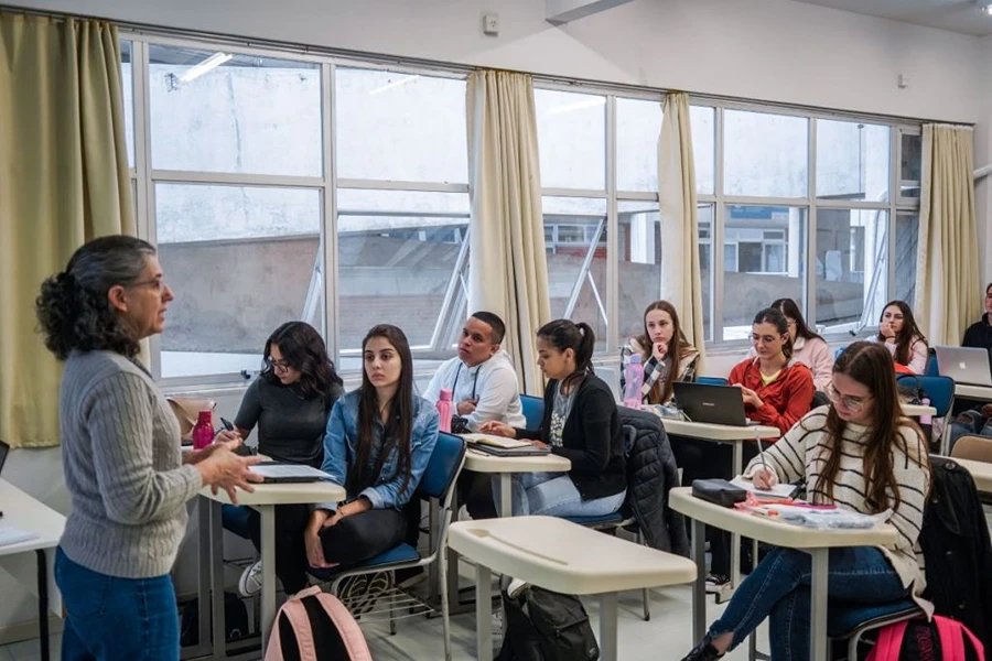 SALA-DE-AULA-UNIVERSIDADE-GRATUITA-1024x683