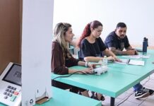 Mesários têm folgas, auxílio e isenção em concursos públicos de SC